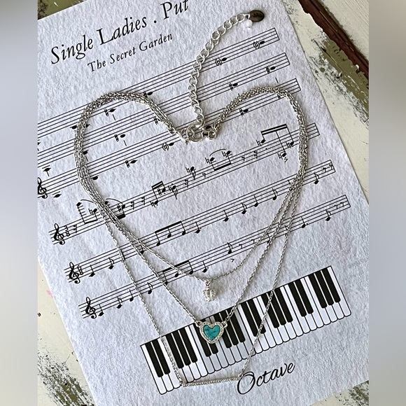 Like NEW!! Juicy Couture 3 Tiered Layered Crown Heart Rhinestone Necklace - Picture 4 of 7